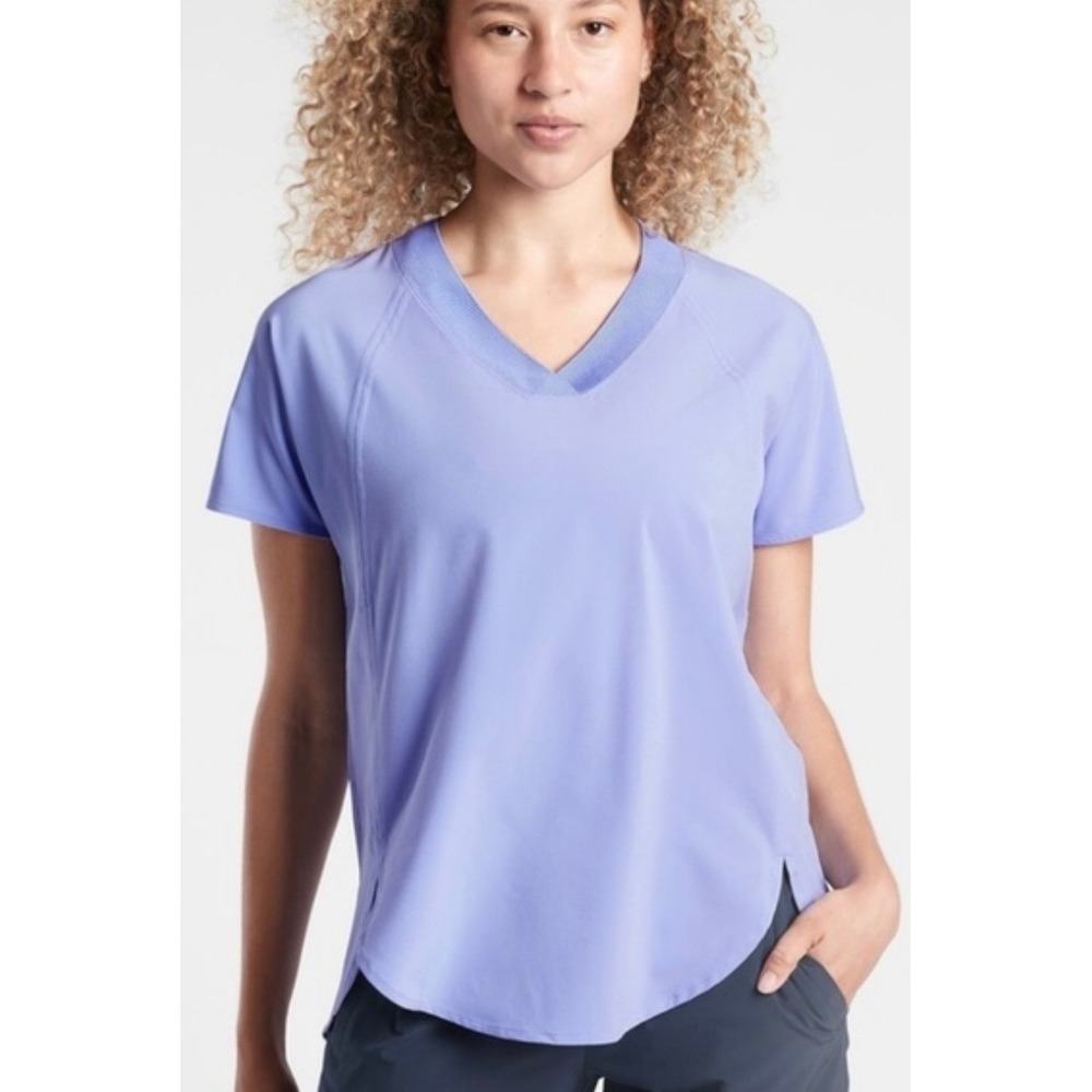 Athleta Zephyr V-Neck Top Lavender Purple Short Sleeve Size Medium